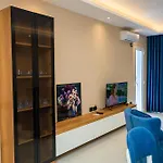 Alushi Apartamento *